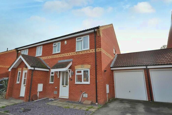 3 Bedroom Semi-Detached House To Rent In Hurley Croft, Monkston, Milton Keynes, Buckinghamshire, MK10