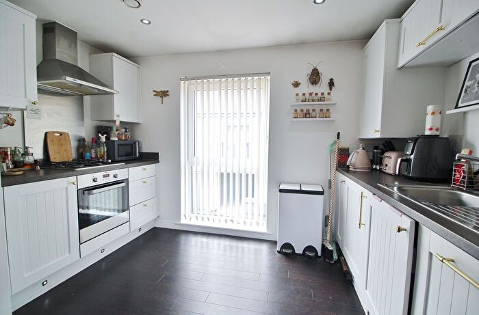 2 Bedroom Detached House For Sale In Saddleback Road, Waterlooville, PO7