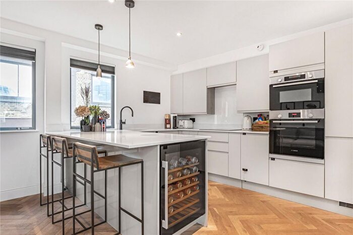 2 Bedroom Flat To Rent In Middlesex Street, Spitalfields, London, E1