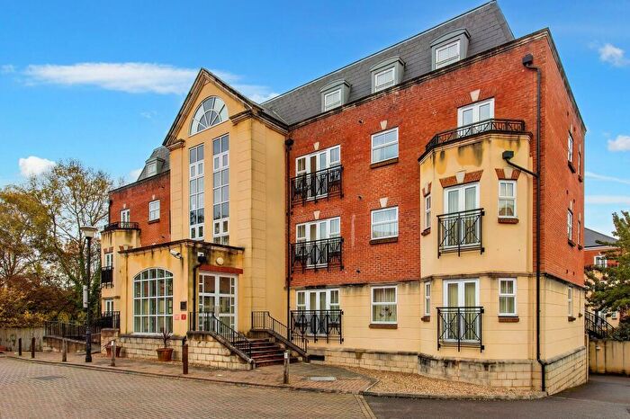 1 Bedroom Apartment To Rent In Post Office Lane, Beaconsfield, HP9