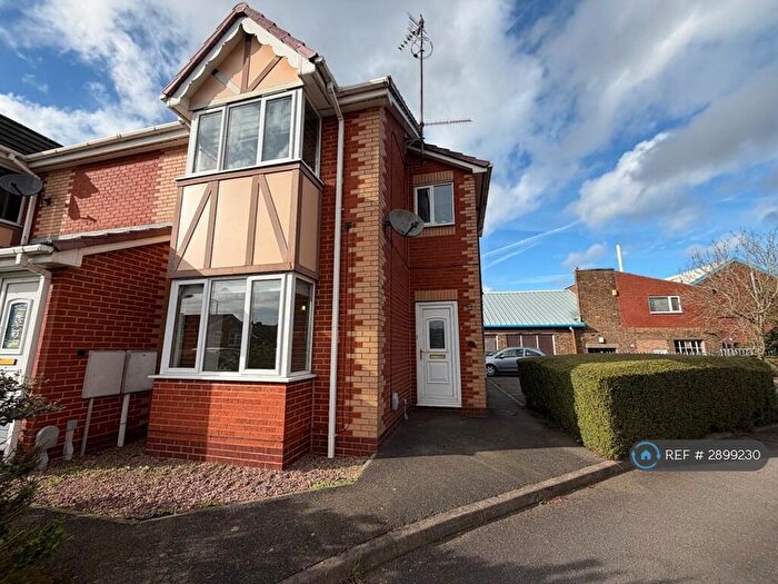 2 Bedroom Flat To Rent In Chapel Close, Clowne, Chesterfield, S43