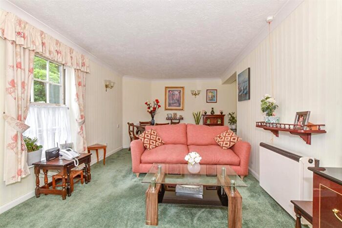 2 Bedroom Flat For Sale In The Causeway, Canterbury, Kent, CT1