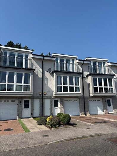 4 Bedroom Town House To Rent In Woodlands Terrace, Cults, Aberdeen, AB15