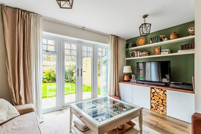 2 Bedroom Maisonette For Sale In George Smart Close, Tunbridge Wells, TN2