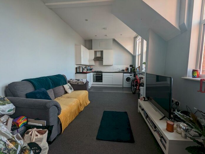 1 Bedroom Flat To Rent In High Street, Town Centre, Kettering, NN16