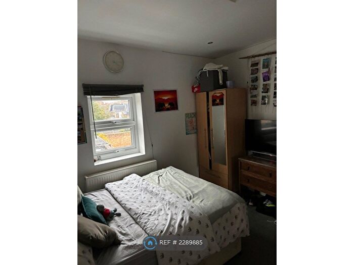 2 Bedroom Flat To Rent In Cavendish Road, London, SW12