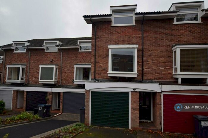 3 Bedroom Terraced House To Rent In Linnet Close, Birmingham, B30