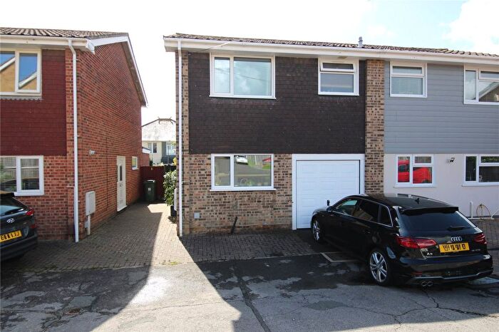 3 Bedroom Semi-Detached House For Sale In Severn Close, Fareham, Hampshire, PO16