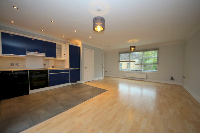 2 Bedroom Flat To Rent In Kingston Hill, KT2