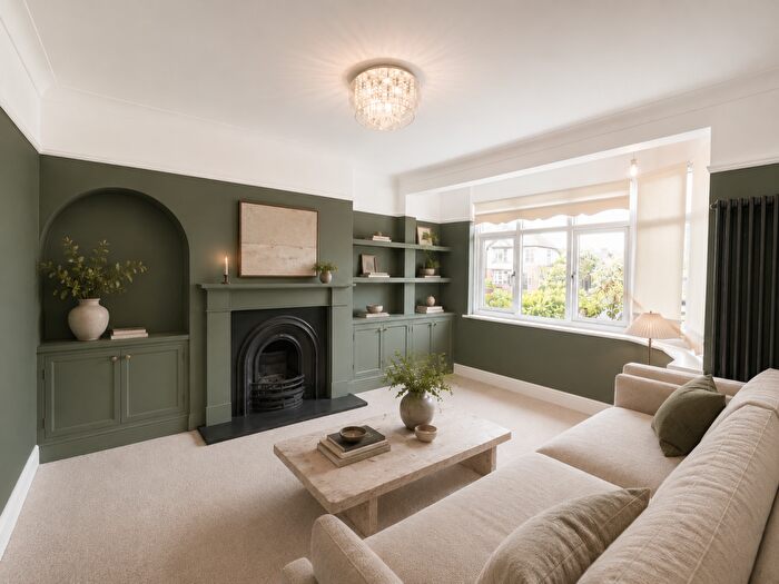 3 Bedroom Semi-Detached House To Rent In Havering Road, Romford, RM1