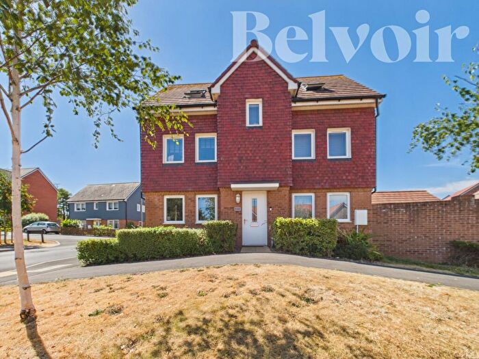 4 Bedroom Detached House For Sale In Worldham Gardens, Basingstoke, RG24