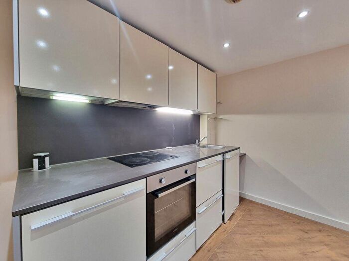 2 Bedroom Flat To Rent In Braunstone Gate, Leicester, LE3