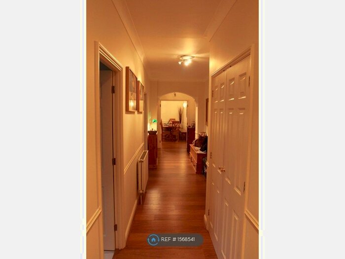 2 Bedroom Flat To Rent In Elderfield Place, Tooting Bec, SW17