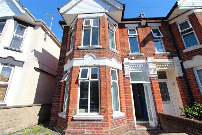 7 Bedroom Semi-Detached House To Rent In Cedar Road, Southampton, SO14