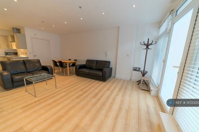 3 Bedroom Flat To Rent In Mowlem Street, London, E2