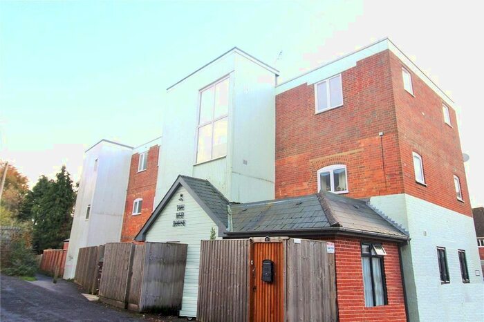 1 Bedroom Flat To Rent In Station Approach, Romsey, Hampshire SO51