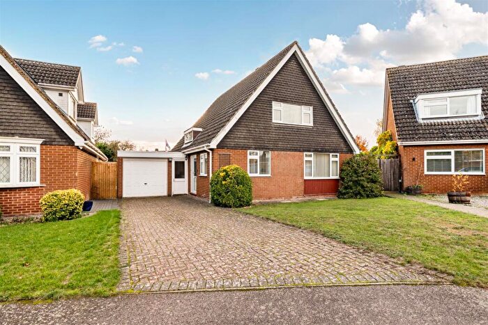 3 Bedroom Chalet For Sale In Manor Close, Bromham, MK43