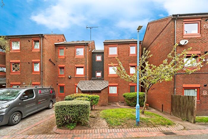 1 Bedroom Flat For Sale In Mountbatten Close, West Bromwich, B70