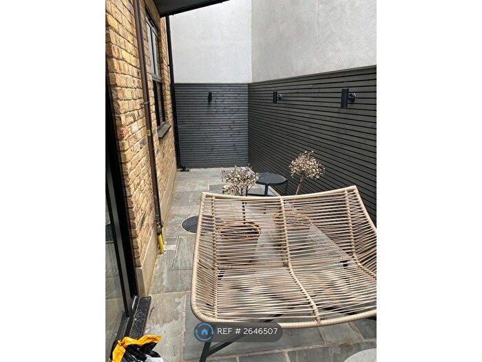 2 Bedroom Flat To Rent In Broadwater Road, London, SW17