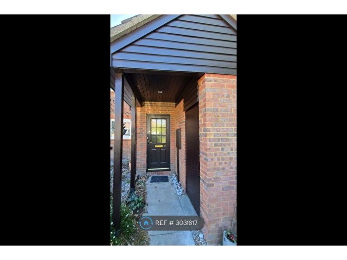 1 Bedroom Maisonette To Rent In Jessett Drive, Fleet, GU52
