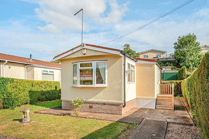2 Bedroom Park Home For Sale In Upper Glen Avenue, Blisworth, Northampton, Northamptonshire, NN7