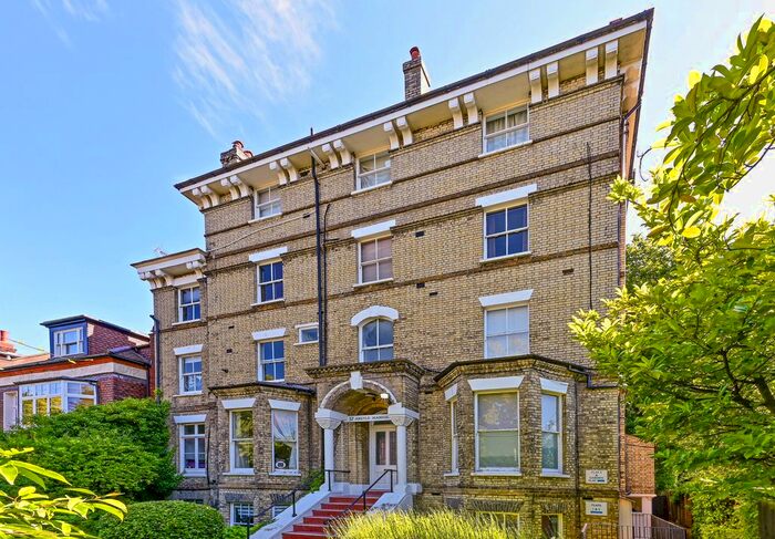 1 Bedroom Flat To Rent In The Avenue, Surbiton, KT5