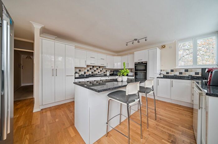 2 Bedroom Flat For Sale In Westmoreland Road, Bromley, BR2