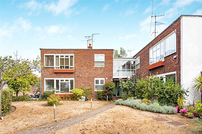2 Bedroom Flat For Sale In Constance Road, Twickenham, TW2