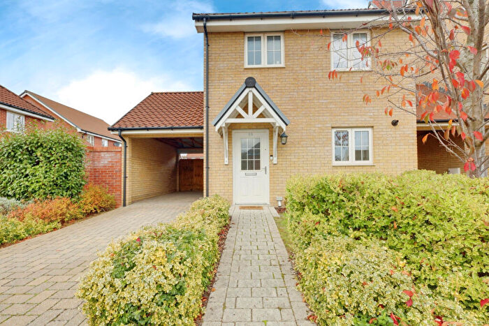 3 Bedroom Link Detached House For Sale In St. Lukes Way, Wickford, SS11