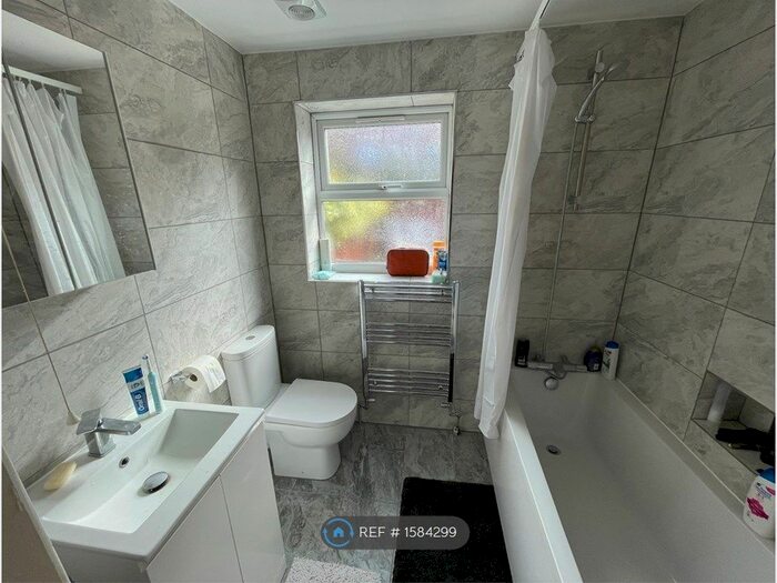 6 Bedroom Terraced House To Rent In Pitcroft Avenue, Reading, RG6