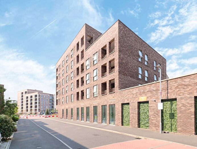 2 Bedroom Flat For Sale In Fairmont Road, Rainham, RM13