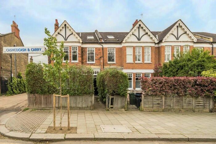 3 Bedroom Flat To Rent In Weir Road, Balham, SW12