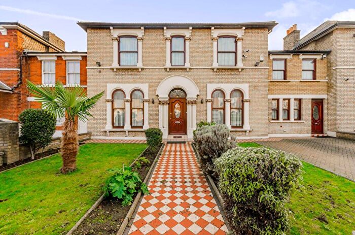 5 Bedroom Semi-Detached House For Sale In Windsor Road, Forest Gate, London, E7