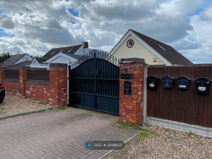 2 Bedroom Semi-Detached House To Rent In Cranfield, Wickford Essex, SS12