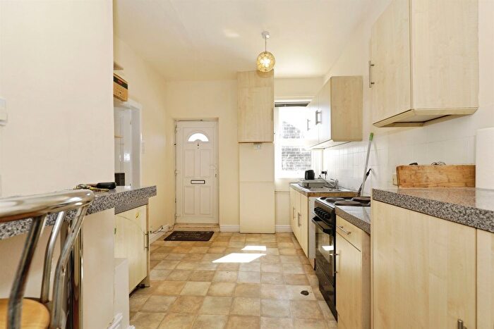 2 Bedroom Maisonette For Sale In King Edwards Drive, Harrogate, HG1