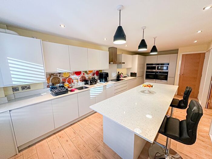 2 Bedroom Flat For Sale In Lyndhurst Road, Mossley Hill, Liverpool, L18
