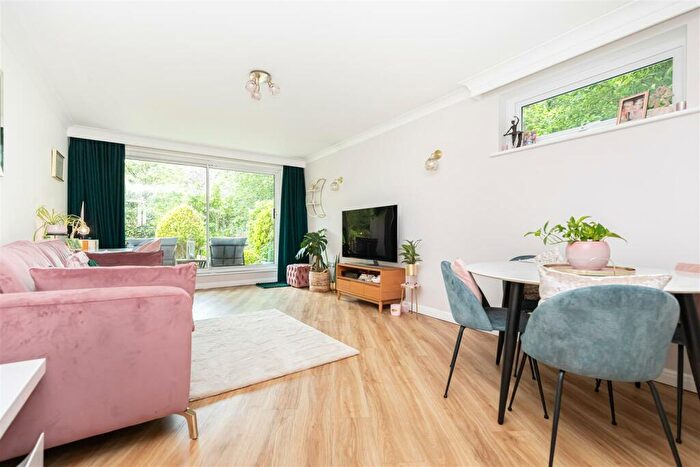2 Bedroom Apartment To Rent In Branksome Wood Road, Bournemouth, BH4