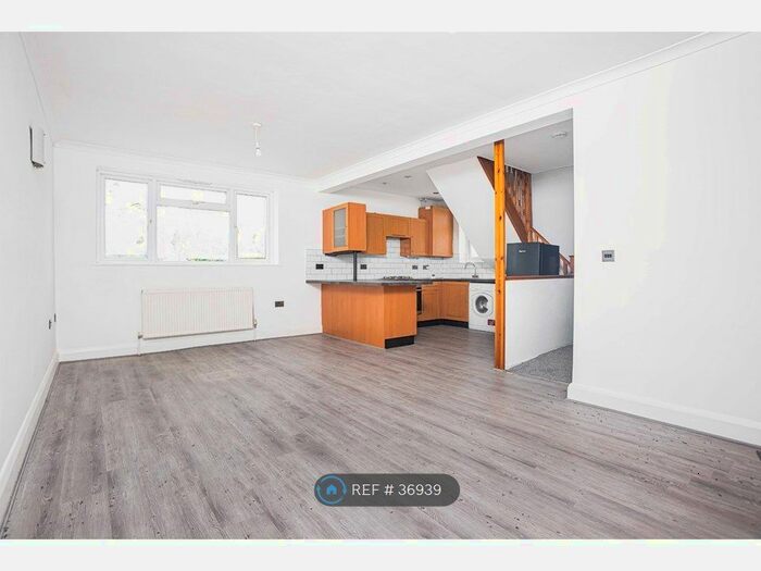 2 Bedroom Terraced House To Rent In Homesdale Road, Bromley, BR2