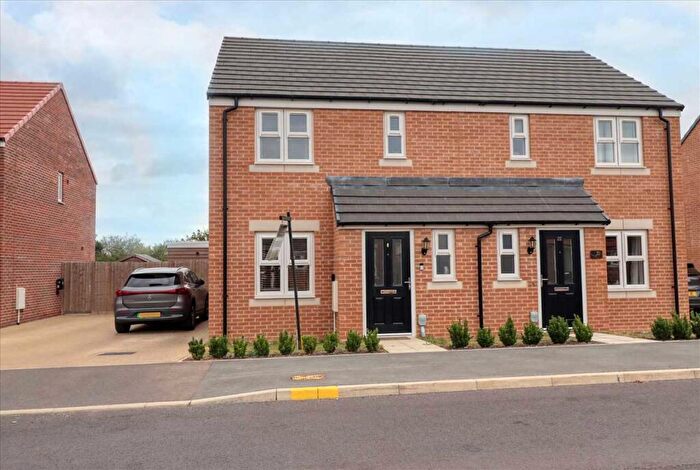 3 Bedroom Semi-Detached House For Sale In Shingle Way, Little Clacton, CO16