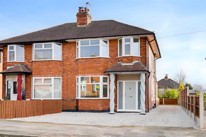 3 Bedroom Semi-Detached House For Sale In Cantley Avenue, Gedling, NG4