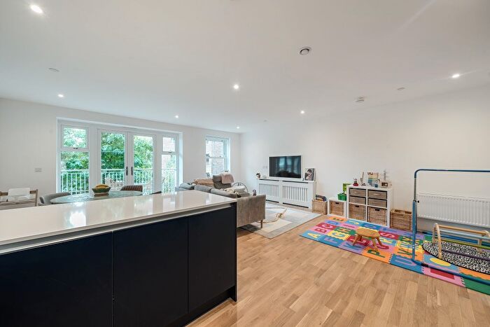 3 Bedroom Flat To Rent In Eden Place, Oxted, RH8