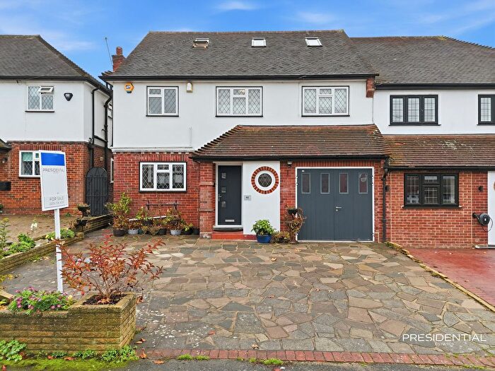 4 Bedroom Semi Detached House To Rent In Dickens Rise, Chigwell, IG7