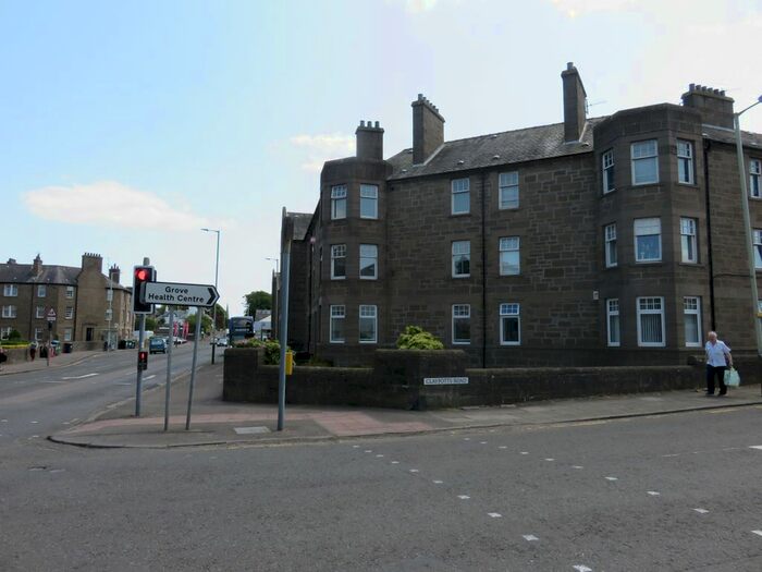 2 Bedroom Flat To Rent In Queen Street, Broughty Ferry, Dundee, DD5