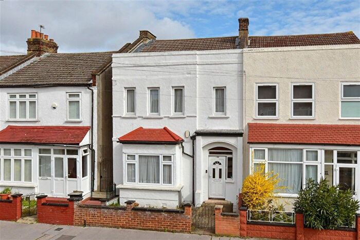 3 Bedroom Semi Detached House For Sale In Kynaston Road, Thornton Heath, Surrey, CR7