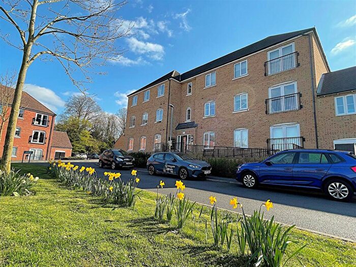 2 Bedroom Apartment To Rent In Ravens Dene, Chislehurst, BR7