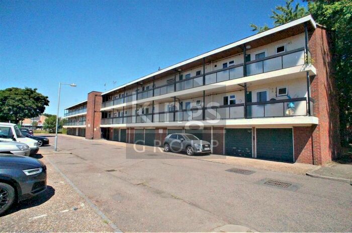 2 Bedroom Flat To Rent In Maynard Court, Waltham Abbey, EN9