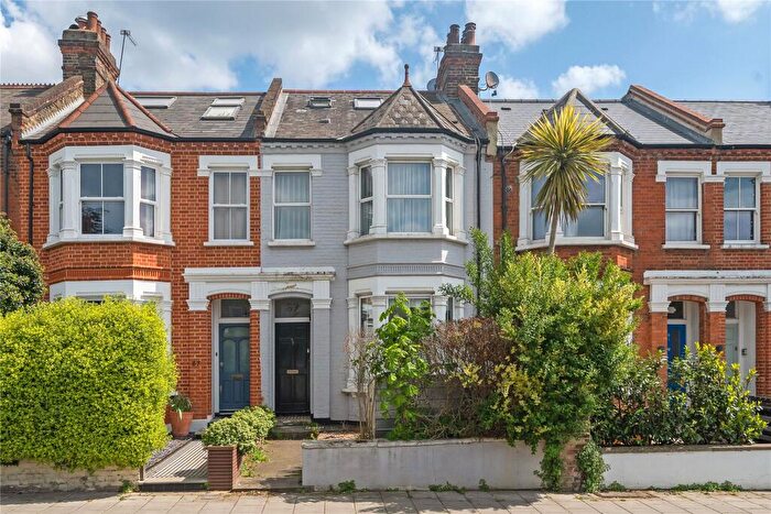 3 Bedroom Flat To Rent In Cavendish Road, London, SW12