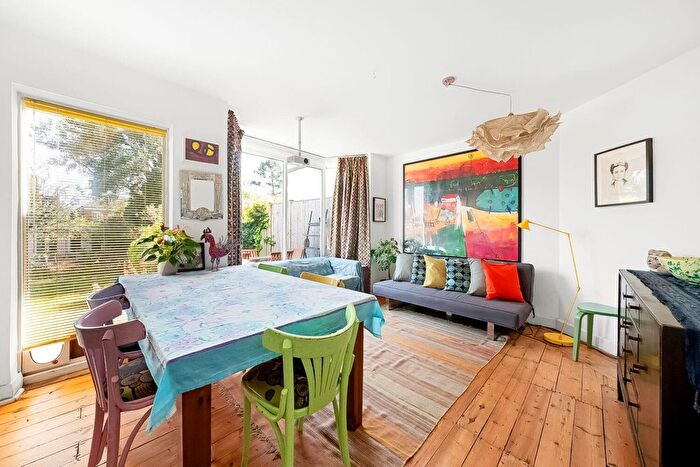 3 Bedroom Semi Detached House For Sale In High View Close, Crystal Palace, London, SE19