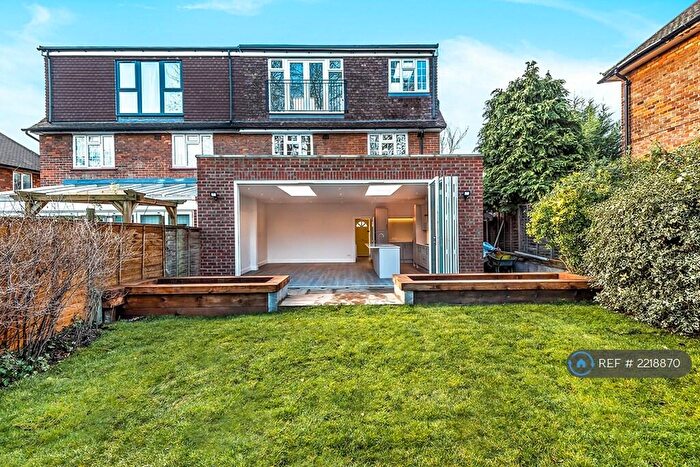 4 Bedroom Semi-Detached House To Rent In Gylcote Close, London, SE5