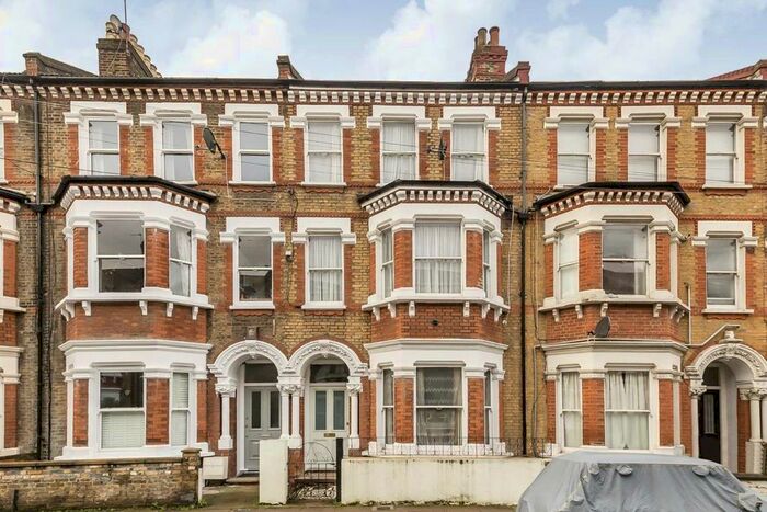 4 Bedroom Flat To Rent In Tremadoc Road, London, SW4